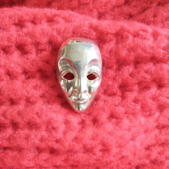 Venetian Carnival Masquerade Mask Pin Brooch in Silver Plate - Picture 2 of 8
